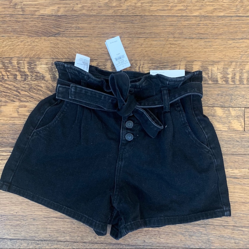 NWT black highwaisted tie front shorts